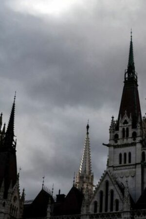 Blick auf das ungarische Parlamentsgebäude. Foto: Marton Monus/dpa