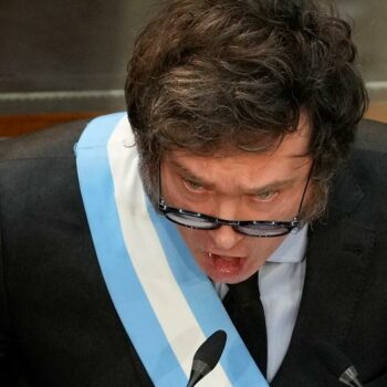 Abgeordnete im argentinischen Parlament applaudieren
