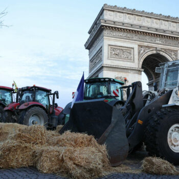 Crise agricole : la Coordination rurale mène une action autour de l'Arc de Triomphe à Paris