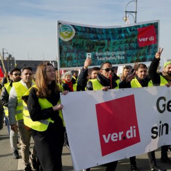Warnstreiks: Ver.di und Fridays for Future demonstrieren für bessere Arbeitsbedingungen