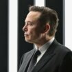 Elon Musk dans sa nouvelle usine Tesla près de Berlin, le 22 mars 2022