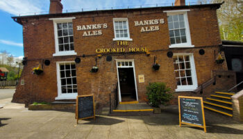 La « Crooked House », le pub « le plus bancal » du Royaume-Uni, va être reconstruit à l’identique
