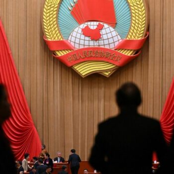Arrrivée de délégués participant à la cérémonie d'ouverture de la session annuelle du Parlement chinois, à Pékin, le 4 mars 2024
