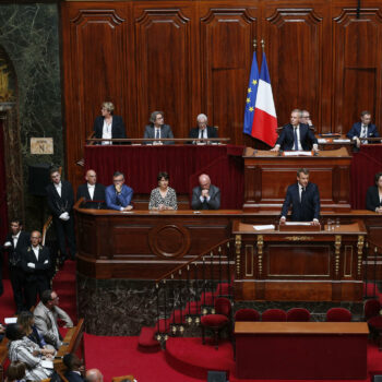 IVG dans la Constitution : Absent du Congrès, Emmanuel Macron annonce une cérémonie pour le 8 mars