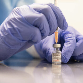 Vacciné 217 fois contre le Covid sans effets secondaires : le cas d’un Allemand étudié par des scientifiques