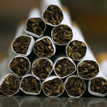 Une plainte pour "mise en danger de la vie d'autrui" a été déposée contre les quatre grands fabricants de cigarettes par le Comité national contre le tabagisme (CNCT), qui les accuse de tricher sur les taux de goudrons et nicotine