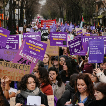 8 mars : à Paris, une marche pour les droits des femmes émaillée de tensions liées au Proche-Orient