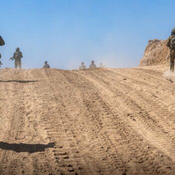Une photo fournie par l'armée israélienne le 7 mars 2024 montre des soldats sur le terrain dans la bande de Gaza