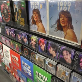 Vinyl records added to inflation basket for first time since 1992 with help from Taylor Swift