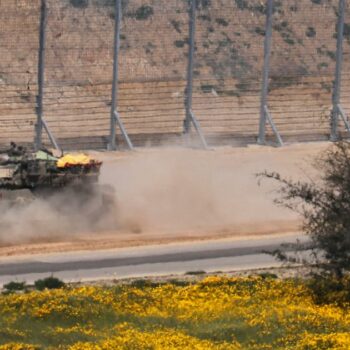 Un char israélien près de la frontière avec la bande de Gaza, le 12 mars 2024
