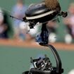 Tennis: Bienenschwarm stoppt deutschen Tennisprofi Alex Zverev in Indian Wells