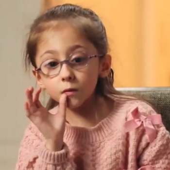 « Sept à Huit » : Héméré, 9 ans et atteinte de la maladie des os de verre, bouleverse les téléspectateurs