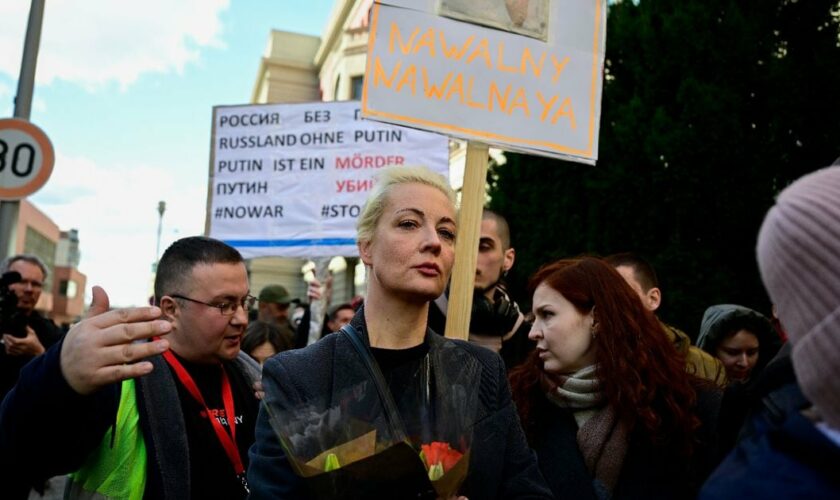 Ioulia Navalnaïa, la veuve d'Alexeï Navalny, lors d'une manifestation à Berlin au dernier jour de l'élection présidentielle russe, le 17 mars 2024