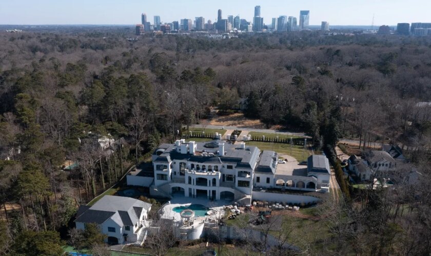 Young men in upscale Atlanta neighborhood warned about being drugged, robbed after barhopping