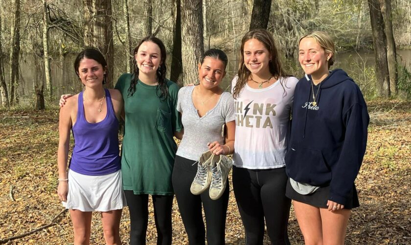 'Heroic' Georgia college students on weekend road trip rescue family from sinking car