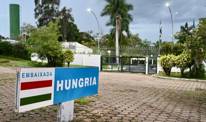 Confusion au Brésil après un séjour de Jair Bolsonaro à l'ambassade de Hongrie