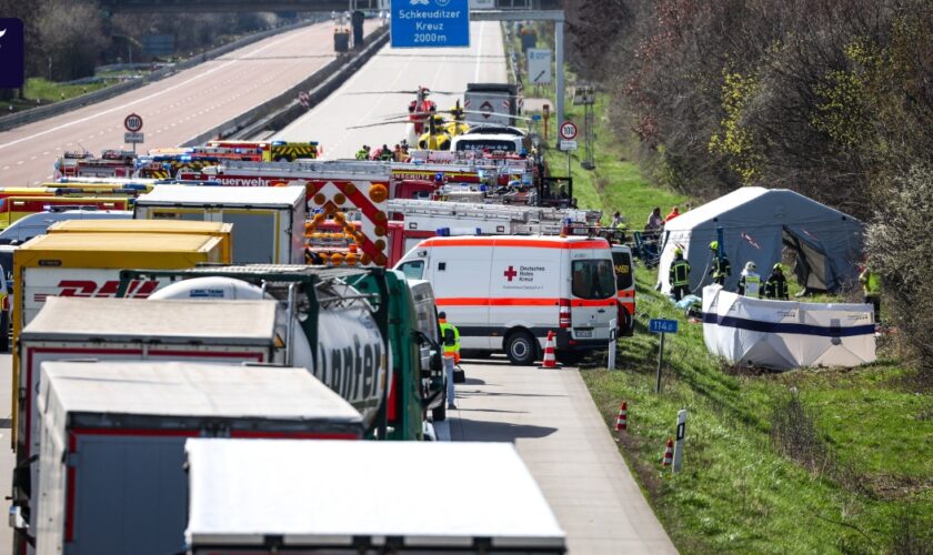 Mindestens fünf Tote bei Unfall mit Reisebus auf A9 bei Leipzig