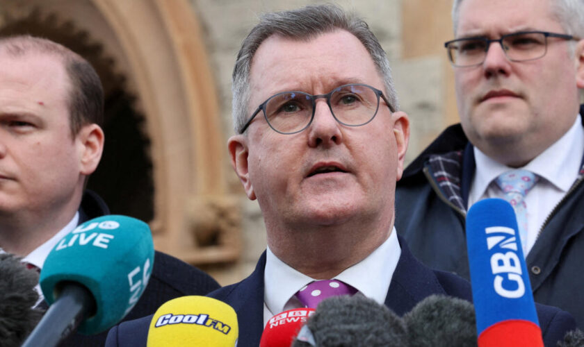 Irlande du Nord : le chef du parti DUP démissionne après son inculpation pour une ancienne affaire