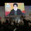 Des habitants suivent le discours du chef du Hezbollah Hassan Nasrallah dans une banlieue au sud de Beyrouth, le 3 janvier 2024.