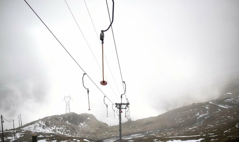Absence de neige à la station de ski d'Artouste (Pyrénées-Atlantiques), le 19 février 2024