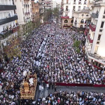 El mercado lícito e ilícito de la Semana Santa de Sevilla