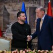 Erdogan ofrece a Zelenski acoger una cumbre de paz que incluya a Rusia