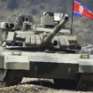 Kim Jong Un conduce un tanque de combate en un entrenamiento con tropas mientras exhorta a prepararse para la guerra