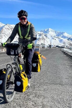La española de origen chino que viaja en bicicleta desde Zaragoza hasta el gigante asiático