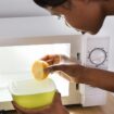 Mikrowelle, Spülmaschine, Backofen reinigen: Frühjahrsputz in der Küche: Mit diesen genialen Tricks sparen Sie viel Zeit