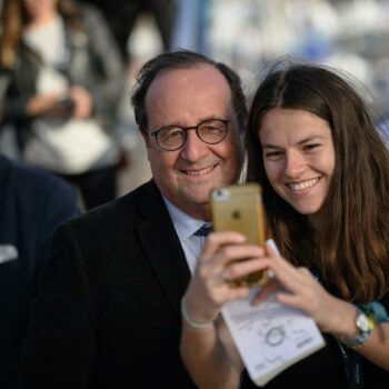 «S'il peut revenir, il reviendra» : au pinacle de sa popularité, François Hollande se prend à rêver