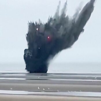 Zweiter Weltkrieg: Nordsee: Spezialisten sprengen Fliegerbombe am Strand