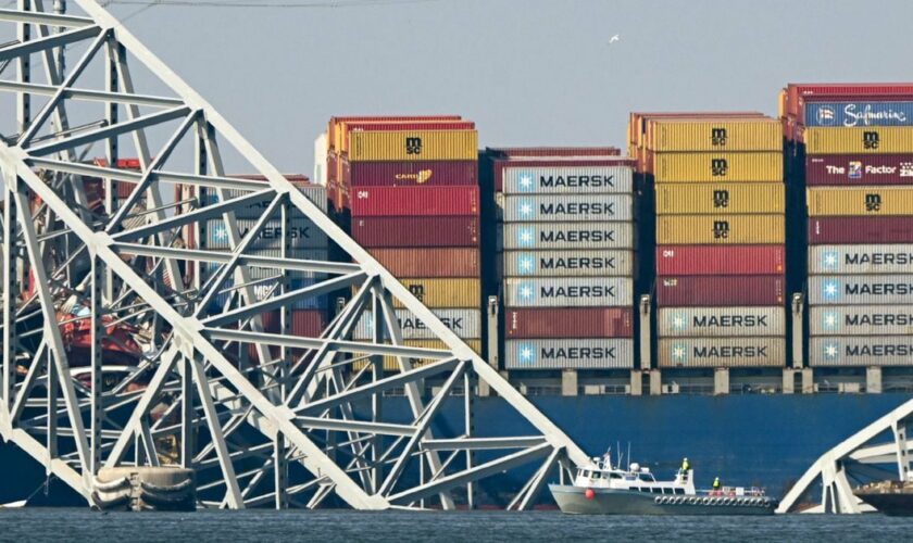 Le pont de Baltimore percuté par un porte-conteneur alors que les opérations de nettoyage commencent, le 29 mars 2024, aux Etats-Unis