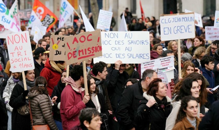Manifestation des personnels de l'éducation nationale à Paris, le 1er février 2024