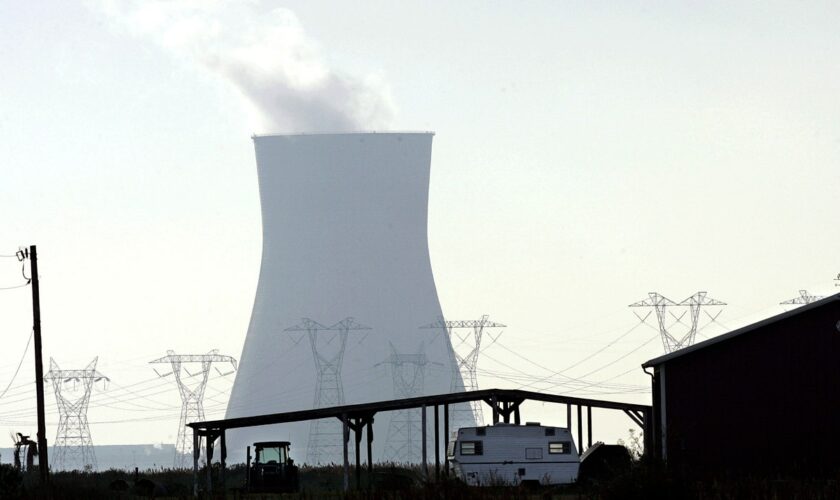 Company behind New Jersey's 3 nuclear plants to seek 20-year approval to continue operations
