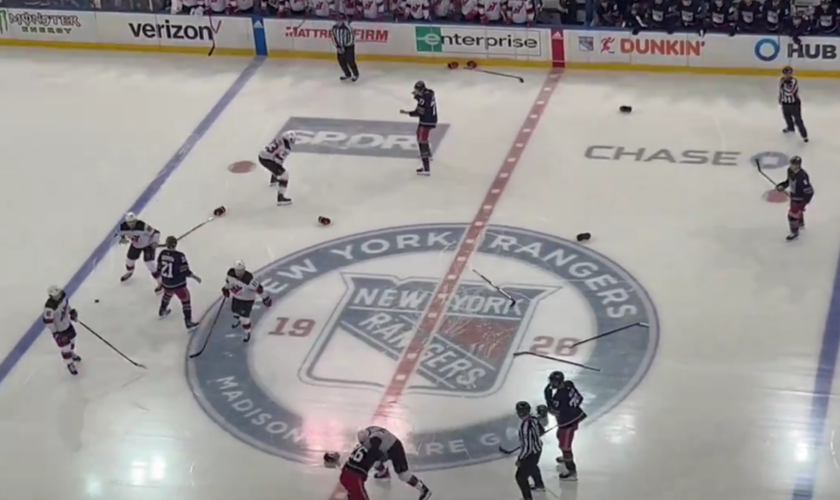 Hockey sur glace : une bagarre générale éclate après seulement deux secondes de jeu en NHL