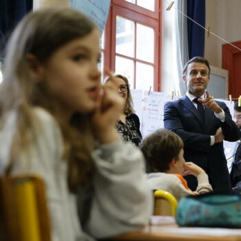 Agressions de collégiens : Emmanuel Macron appelle à «protéger l’école» d’une «forme de violence désinhibée»