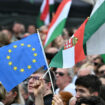 Hongrie : "Orban, démission!" : des dizaines de milliers de manifestants à Budapest