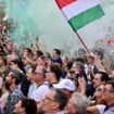 A Budapest, manifestation monstre contre Orbán à l’appel de l’opposant Magyar