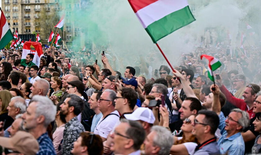 A Budapest, manifestation monstre contre Orbán à l’appel de l’opposant Magyar