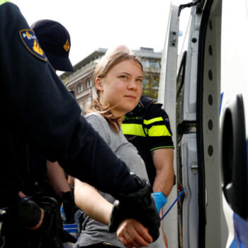 La militante pour le climat Greta Thunberg interpellée lors d'une manifestation aux Pays-Bas