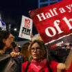 En Israël, des dizaines de milliers de manifestants réclament un accord pour la libération des otages