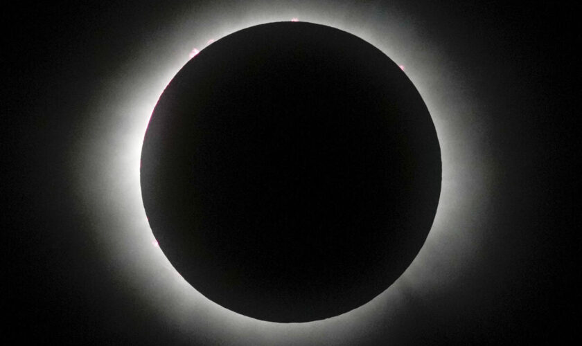 En images : une éclipse totale traverse l'Amérique du Nord