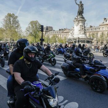 Unmut wegen TÜV-Pflicht: Tausende Motorrdfahrer protestieren in Paris