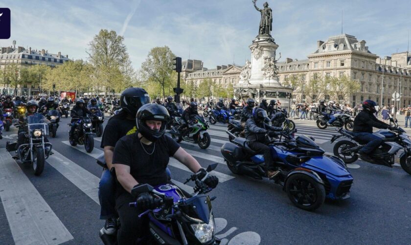 Unmut wegen TÜV-Pflicht: Tausende Motorrdfahrer protestieren in Paris