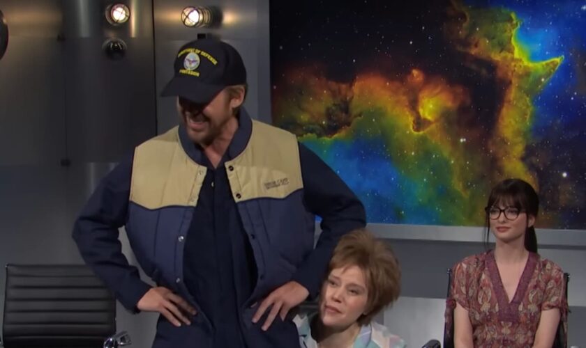 Ryan Gosling kept cracking up during latest SNL alien skit with Kate McKinnon