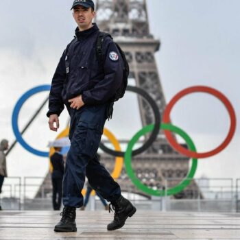 After wining the 2024 olympic organisation, Paris put the Olympics Rings at the place of Honor in front of the Eiffel tower at the Trocadero' s place, in Paris, France, on September 18, 2017.(Photo by Julien Mattia/NurPhoto) (Photo by Julien Mattia / NurPhoto / NurPhoto via AFP)