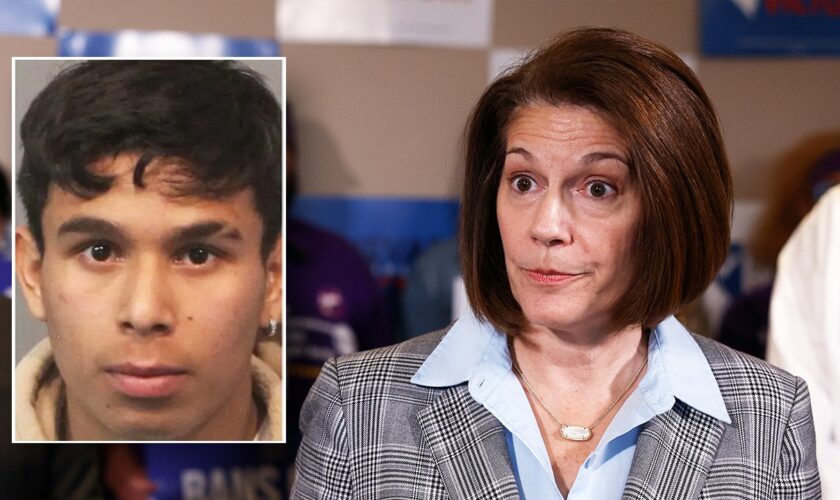 Dem senator's claim downplaying border crisis resurfaces after staffer killed by illegal immigrant