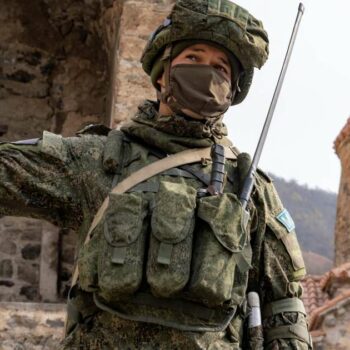 Les soldats russes quittent le Haut-Karabakh : “il n’y a plus personne à protéger”