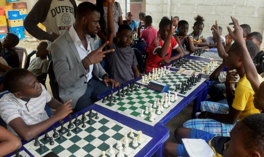 “Marathon d’échecs” de 58 heures : le nigérian Tunde Onakoya établit un nouveau record mondial