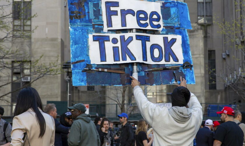 TikTok aux Etats-Unis : la Chambre des représentants adopte un texte menaçant d’interdire le réseau social